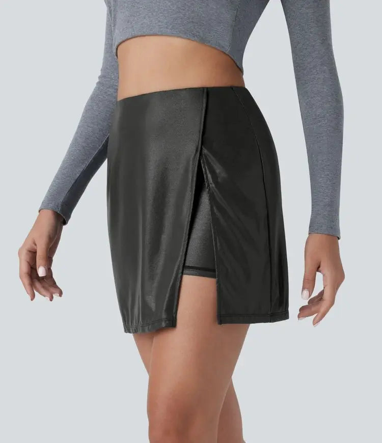 Vanes - Figurbetonter, dehnbarer 2-in-1 Mini-Partyrock aus Kunstleder mit hohem Bund, Seitentaschen, Metallic-Foliendruck und geschlitztem Saum MOKKAKAI