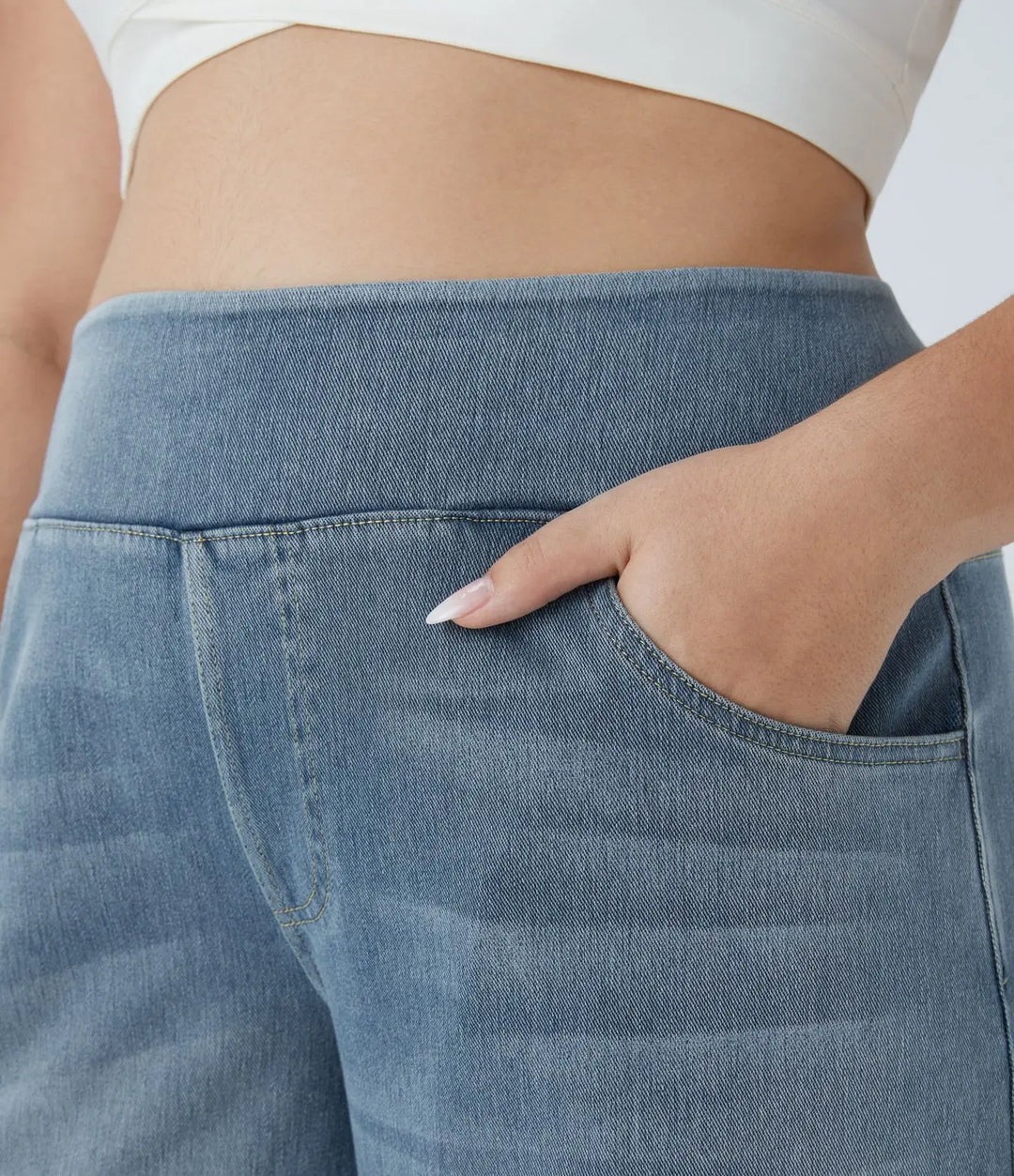 Plus-Size Kalara Flex™ lässige, verwaschene Jeans aus elastischem Strick-Denim mit hohem Bund, mehreren Taschen und weitem Bein MOKKAKAI