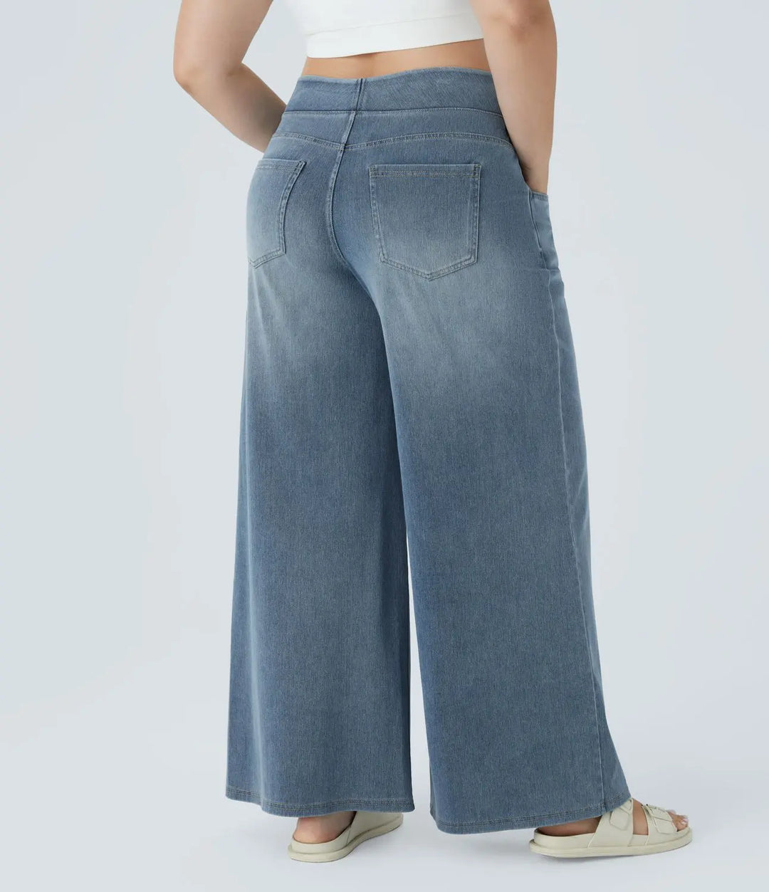 Plus-Size Kalara Flex™ lässige, verwaschene Jeans aus elastischem Strick-Denim mit hohem Bund, mehreren Taschen und weitem Bein MOKKAKAI
