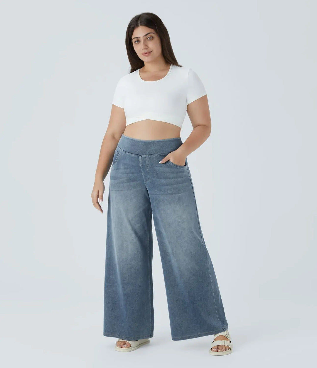 Plus-Size Kalara Flex™ lässige, verwaschene Jeans aus elastischem Strick-Denim mit hohem Bund, mehreren Taschen und weitem Bein MOKKAKAI