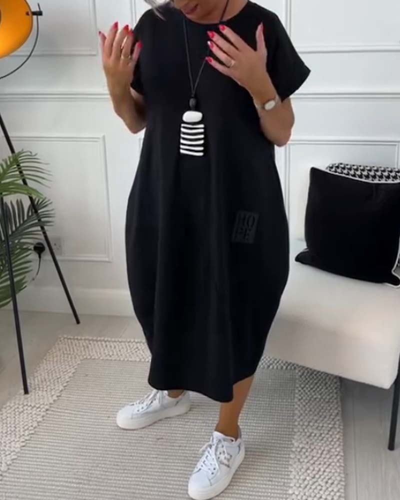 Schlichtes, kurzärmliges Freizeitkleid mit Buchstabendruck MOKKAKAI