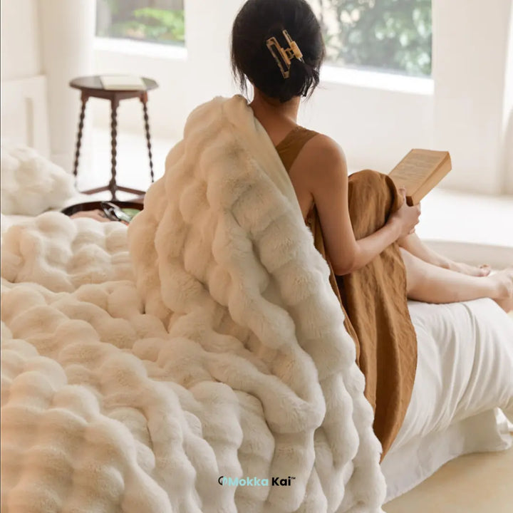 Fluffy Luxe toskanisch gmüetlich: Warme und extra dicki Winterdecke für Bett und Couch! MOKKAKAI