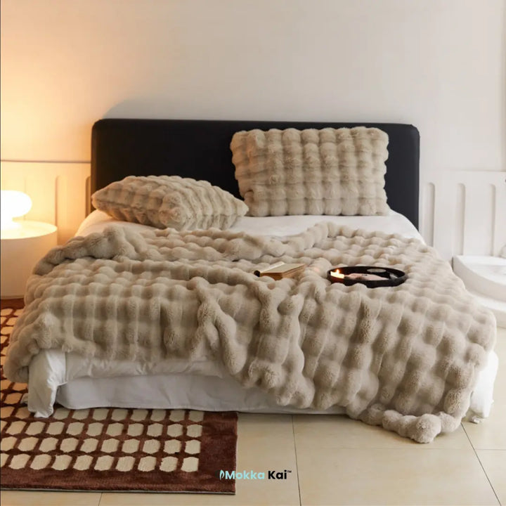 Fluffy Luxe toskanisch gmüetlich: Warme und extra dicki Winterdecke für Bett und Couch! MOKKAKAI