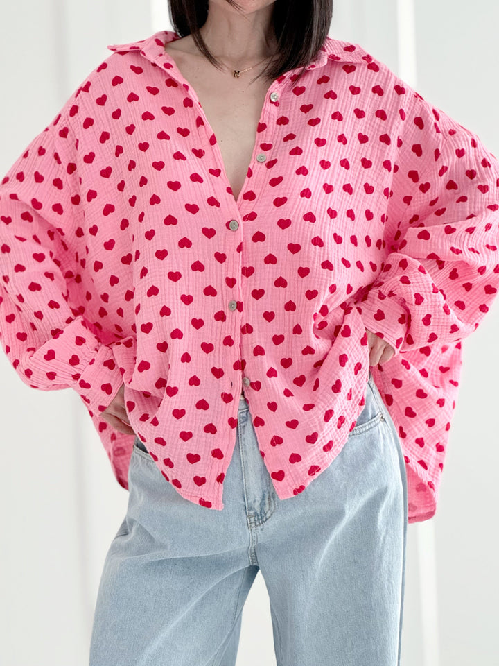 HEARTY™ – Oversize Bluse mit Härzli-Print MOKKAKAI