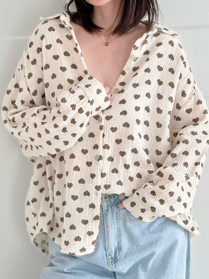 HEARTY™ – Oversize Bluse mit Härzli-Print MOKKAKAI