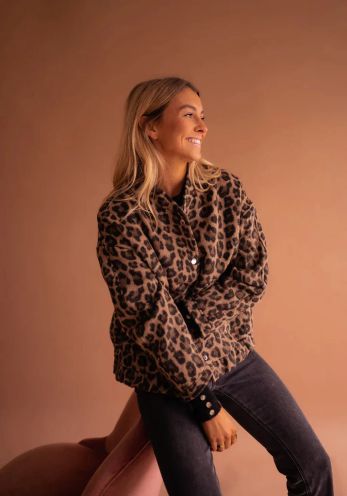 Leona™ – Die Leopard Bomberjacke mit Power MOKKAKAI
