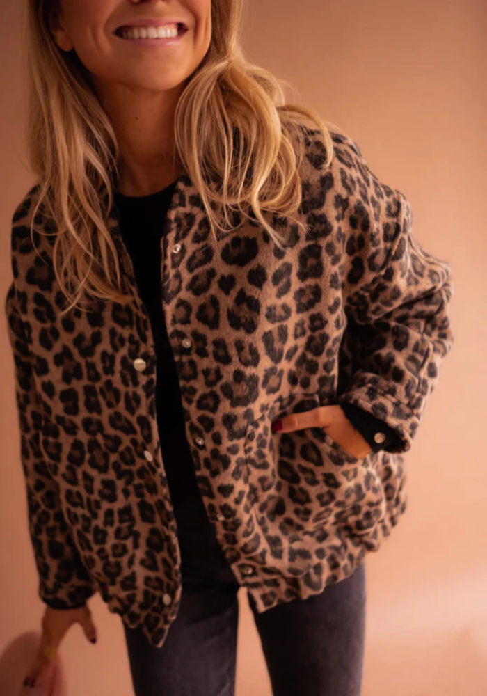 Leona™ – Die Leopard Bomberjacke mit Power MOKKAKAI
