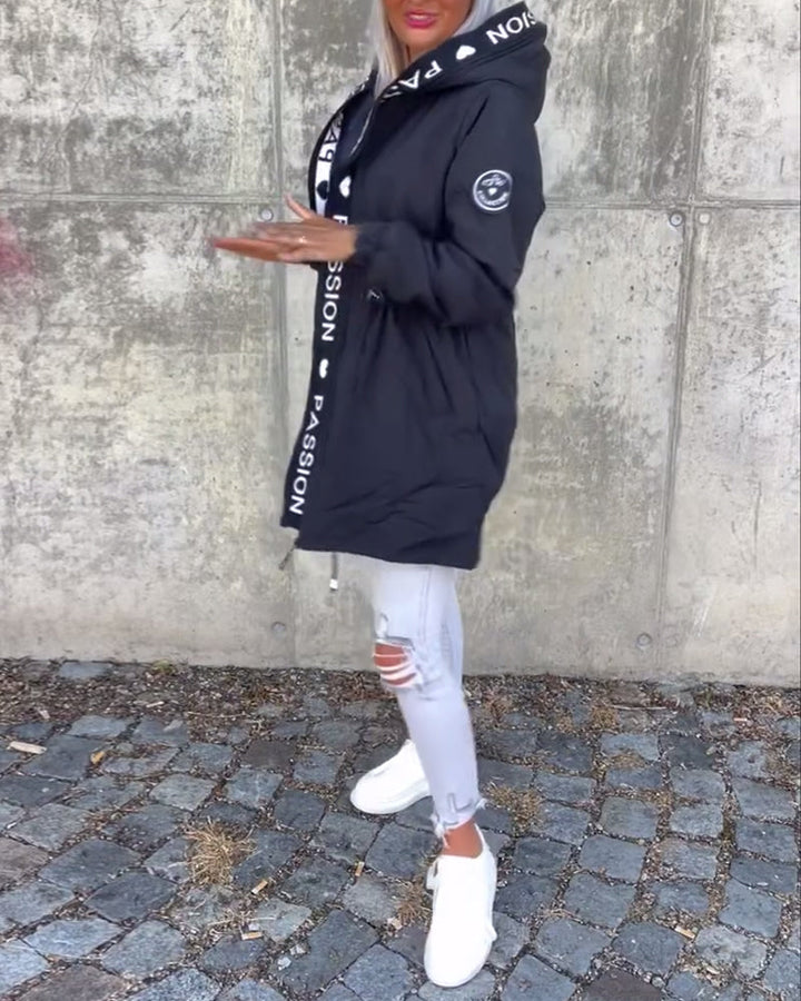 Lässiger mantel mit kapuze und kordelzug im buchstabenmuster MOKKAKAI