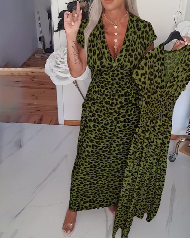 Elegantes Kleid mit Leopardenmuster und V-Ausschnitt MOKKAKAI