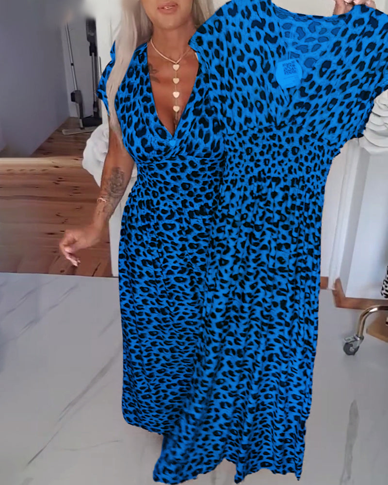 Elegantes Kleid mit Leopardenmuster und V-Ausschnitt MOKKAKAI